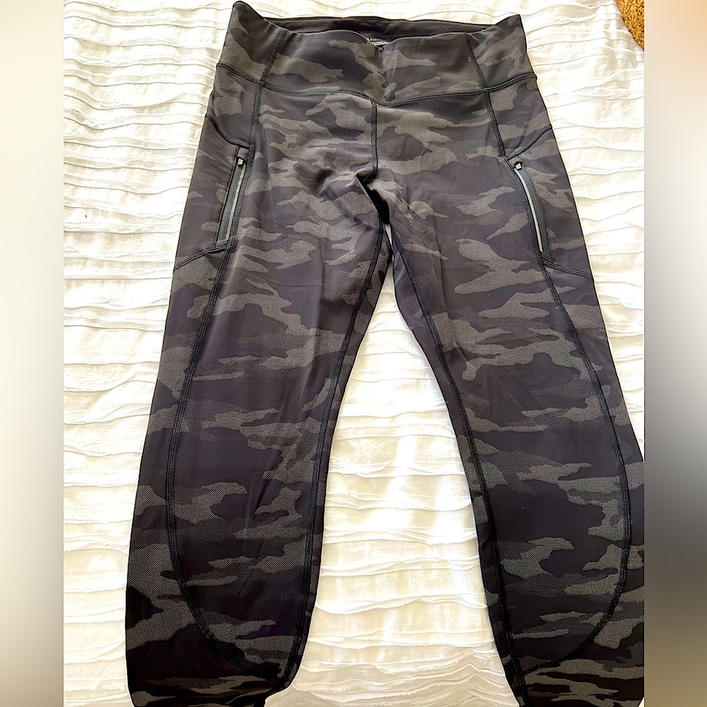 ATHLETA - WOMENS SIZE LARGE